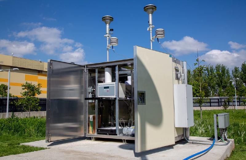 A reference-grade monitor